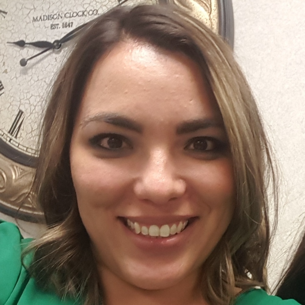 Meet your Poshmark Ambassador, Cel!
